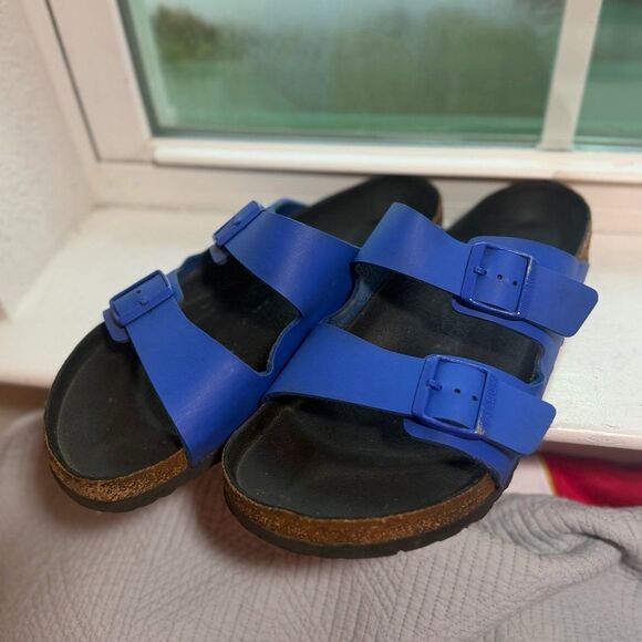 Birkenstock Men’s Arizona Sandals in Ultra Blue with Black Soles Size 44 main image 4